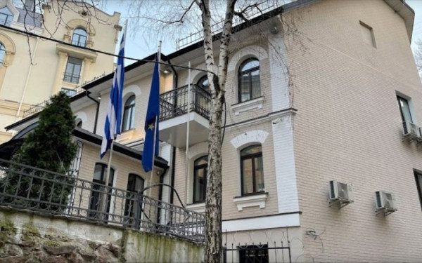 Λειτουργεί ξανά η ελληνική Πρεσβεία στο Κίεβο - Ανέλαβε ως επιτετραμμένος ο Μ. Ανδρουλάκης