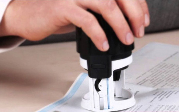 Συμφωνία συμβολαιογράφων-κυβέρνησης για τα ακίνητα - Πώς θα γίνεται η διαδικασία μεταβίβασης 