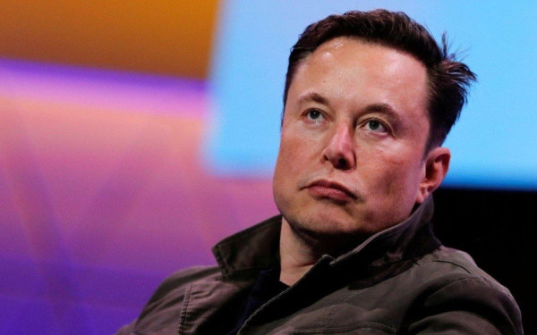 Ο Ι. Μασκ έθεσε ξανά σε λειτουργία λογαριασμούς που είχαν τεθεί σε αναστολή στο Twitter