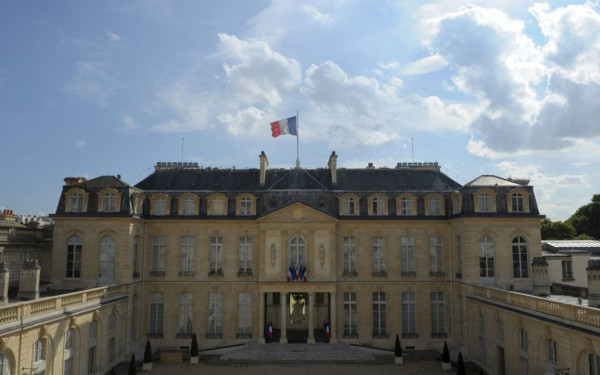 «Η Γαλλία και οι εταίροι της δεν θα υποκύψουν στις απειλές της Ουάσινγκτον», απαντά στον Τραμπ το Παρίσι