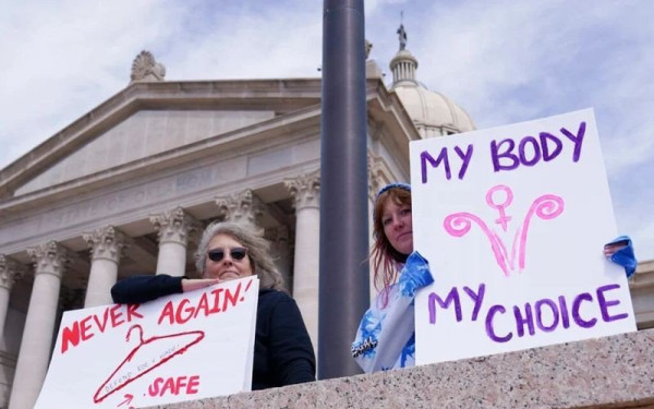 Μεσαίωνας και με δικαστική... βούλα στις ΗΠΑ: Τέλος το δικαίωμα στην άμβλωση για εκατομμύρια γυναίκες