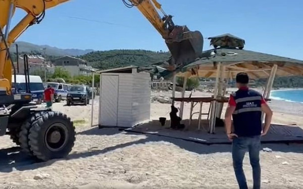 Αλβανία: Κατεδαφίζουν σπίτια της ελληνικής μειονότητας στη Χειμάρρα (βίντεο)