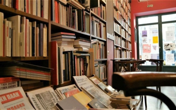 Οι βιβλιοσκώληκες τρύπωσαν στις ζωές νηπίων και εφήβων της Καλαμαριάς
