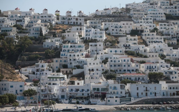 ΔΕΗ Ανανεώσιμες: Ανέλαβε την κατασκευή του υβριδικού σταθμού ΑΠΕ στην Αστυπάλαια