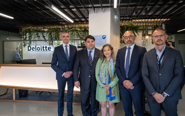 Θεσσαλονίκη: Στο κέντρο καινοτομίας της Deloitte ο Αμερικάνος Πρέσβης
