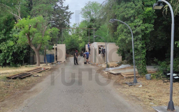 Φύσηξε αέρας Χόλιγουντ στη Δράμα με Ρόμπερτ ντε Νίρο, Τζέιμι Φοξ, Σκοτ Ίστγουντ