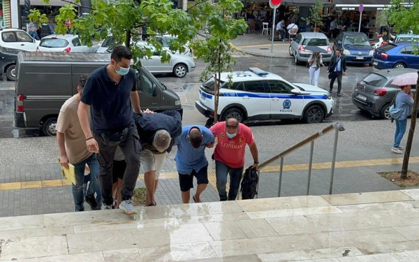 Θεσσαλονίκη: Μπλόκο σε 300 κιλά κοκαΐνης, αξίας πάνω από 10 εκατ. ευρώ, από την ΕΛΑΣ - Ποινικές διώξεις στους τέσσερις συλληφθέντες (βίντεο)