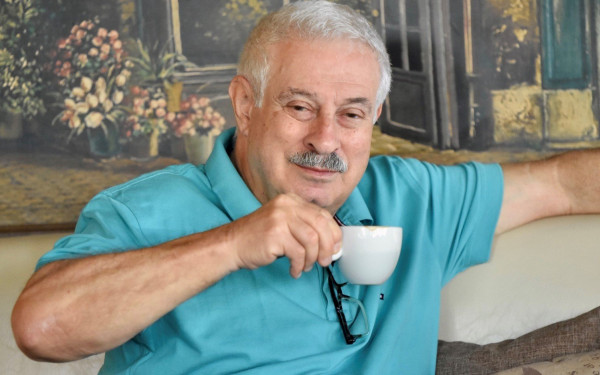 Πρωινός καφές με τον δημοσιογράφο Παντελή Σαββίδη