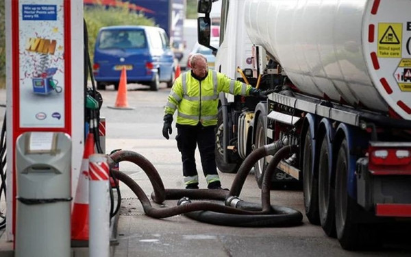 Ζεσταίνονται νοικοκυριά και αγορά, από την πτώση των τιμών σε πετρέλαιο θέρμανσης και βενζίνες - Οι τιμές στη Θεσσαλονίκη