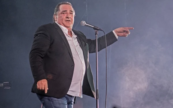 «Είμαι εδώ»: Κυκλοφόρησε το νέο άλμπουμ του Βασίλη Καρρά (βίντεο)