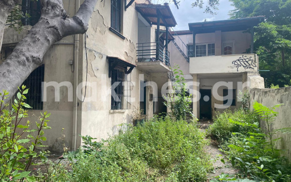 Θρίλερ με πτώμα σε προχωρημένη σήψη στο κέντρο της Θεσσαλονίκης (βίντεο & φωτ.)
