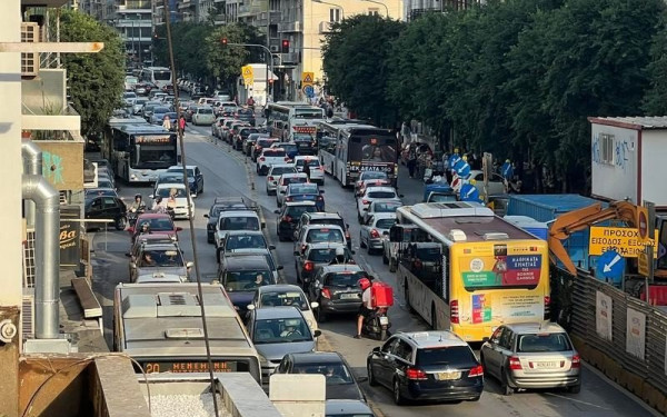 Τέλη κυκλοφορίας: Ποιοι και πώς μπορούν να πληρώσουν με το μήνα (βίντεο)