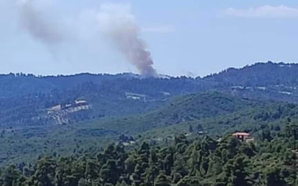 Φωτιά και στη λεωφόρο Μαραθώνος 