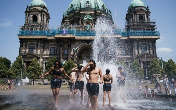 Ευρώπη: Τον πιο ζεστό Ιούλιο σε Ελλάδα, Ισπανία και Ιταλία  «βλέπει» το Bloomberg - Κύματα καύσωνα και πυρκαγιές