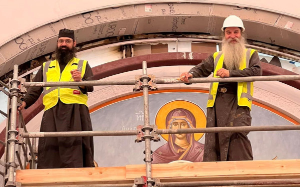 Δυο Αγιορείτες αγιογράφοι έπιασαν δουλειά στο «σημείο μηδέν» της Νέας Υόρκης