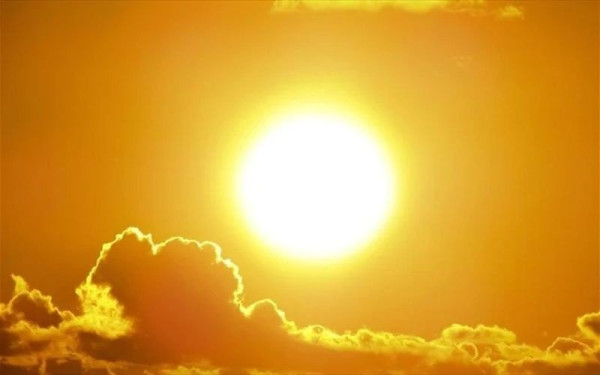 Λάρισα: 8χρονος κυκλοφορούσε χωρίς μπλούζα στον ήλιο - Συνελήφθησαν μητέρα και αδερφή