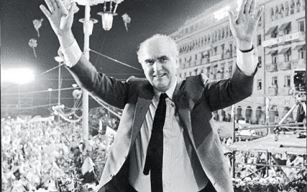 Όταν ο Ανδρέας Παπανδρέου ξεσήκωνε τα πλήθη στη Θεσσαλονίκη (βίντεο)