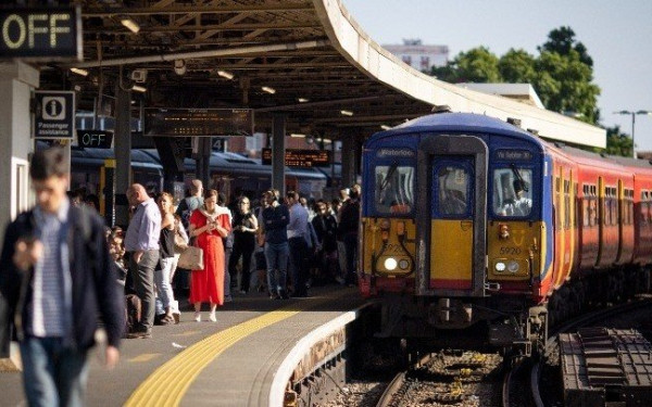 Βρετανία: Οι οδηγοί τρένων θα απεργήσουν τον ερχόμενο μήνα 