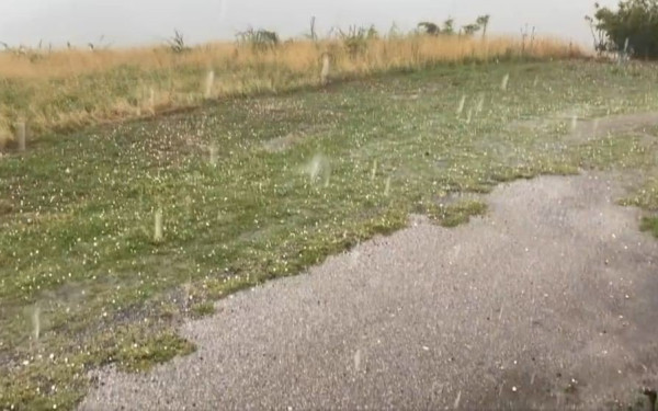 Ξαφνικό μπουρίνι στη Θεσσαλονίκη: Έριξε χαλάζι στο Πανόραμα - Δείτε βίντεο