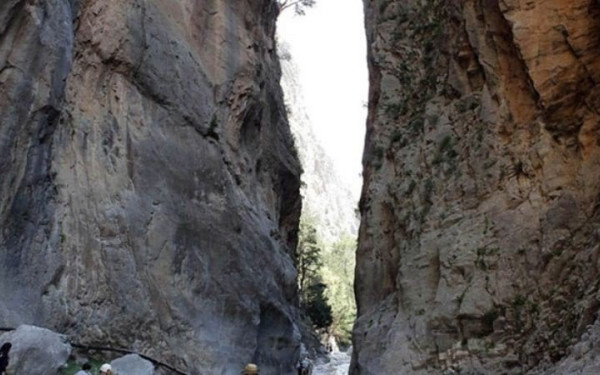 Φαράγγι Σαμαριάς: Μάχη για τη ζωή του δίνει ο 45χρονος τουρίστας - «Έχει χάσει πολύ αίμα», λένε οι γιατροί