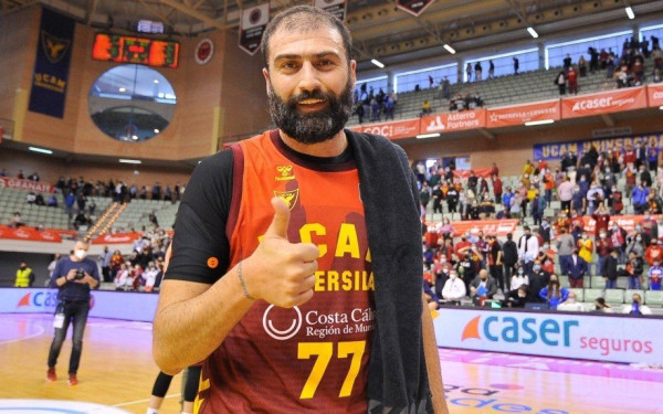 Μπάσκετ: Συνεχίζει ακάθεκτος στα 38 του σε ομάδα της Βενεζουέλας ο Βασιλειάδης (βίντεο)