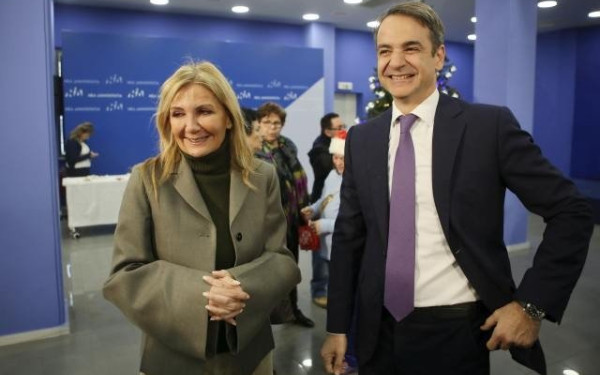 Κυριάκος και Μαρέβα Μητσοτάκη θα εμβολιαστούν on camera στις 28 Δεκεμβρίου