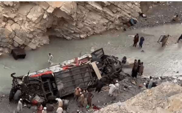 Πακιστάν: Τουλάχιστον 20 νεκροί σε δυστύχημα με λεωφορείο