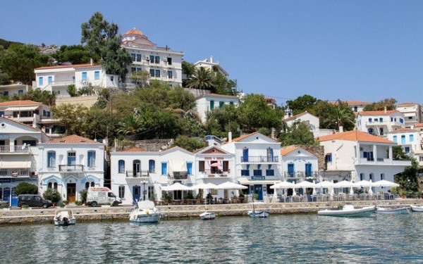 Διακοπές και πολιτικές «ζυμώσεις» συνδύασε ο Ευ. Τσακαλώτος στην Ικαρία