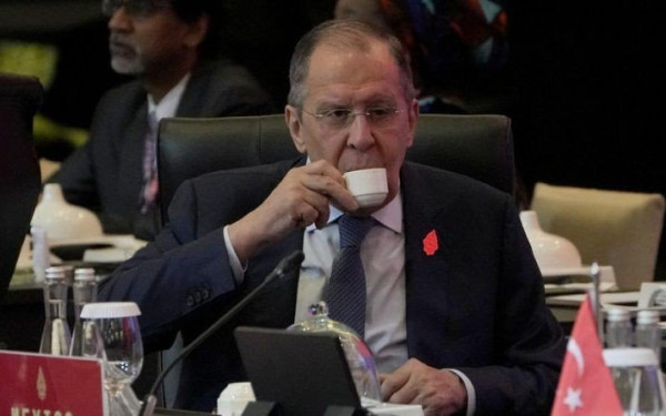 «Μην αστειεύεστε με τις κόκκινες γραμμές της Ρωσίας», λέει ο Λαβρόφ στην Ουάσιγκτον