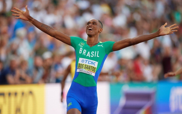 Παγκόσμιο πρωτάθλημα στίβου: Ο Ντος Σάντος είναι ο νέος "βασιλιάς" στα 400μ. εμπόδια (βίντεο)