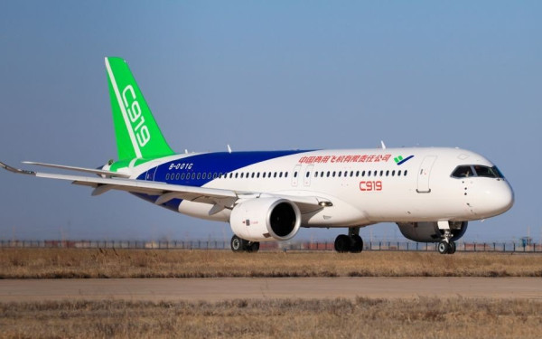 Ένα βήμα πριν την πιστοποίηση το κινέζικο επιβατικό αεροσκάφος που θα κοντράρει Airbus και Boeing