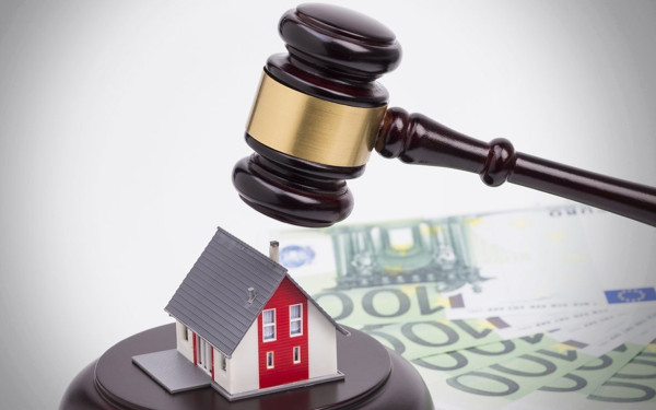 Πλειστηριασμοί για χρέη στην Εφορία από το Σεπτέμβριο με πρεμιέρα από τη Θεσσαλονίκη