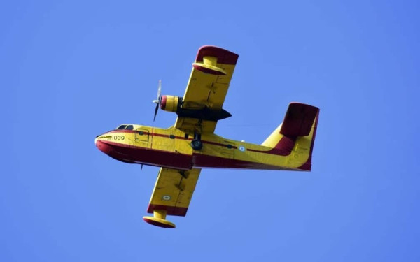 Έπεσε πυροσβεστικό αεροσκάφος στη Σικελία - Η πρόσκρουση καταγράφηκε σε βίντεο