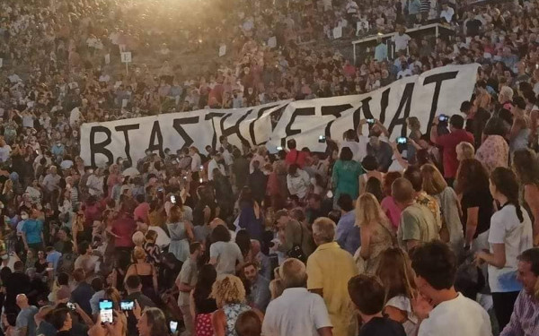 Νέα ηχηρή διαμαρτυρία στην Επίδαυρο για τον Λιγνάδη - Μπαράζ διαμαρτυριών και σε άλλους χώρους πολιτισμού (βίντεο)