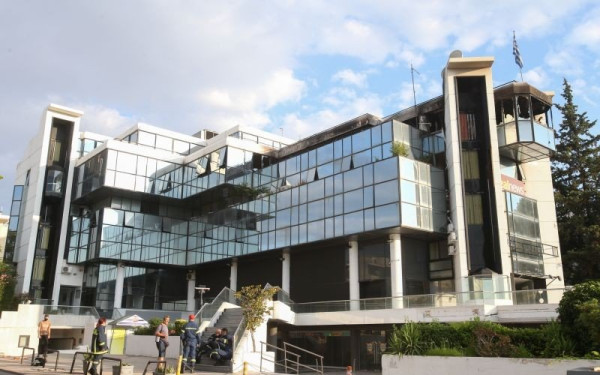 Ο πολιτικός κόσμος καταδικάζει τον εμπρησμό στη Real Group - Τηλεφώνημα Μητσοτάκη στον Χατζηνικολάου