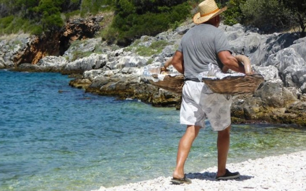 Χαλκιδική: Εξαρθρώθηκε η «μαφία των λουκουμάδων» - Ταυτοποιήθηκαν δώδεκα άτομα