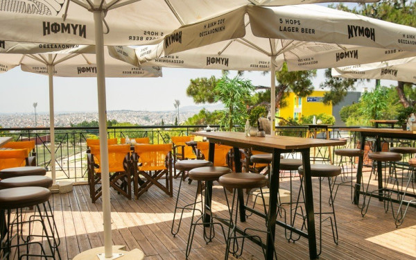Mansion Bar: Το απόλυτο στέκι της Νεάπολης
