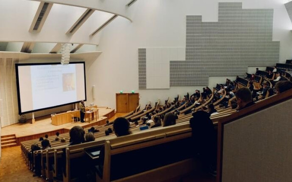 Διαγραφές φοιτητών:  Οι επιπτώσεις των παρατεταμένων σπουδών στη διαπαιδαγώγηση των νέων. Του Κώστα Χρυσάφη