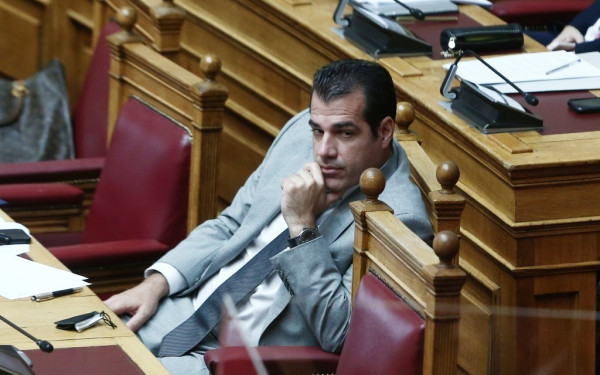 Ο Θάνος Πλεύρης δε θα ψηφίσει το νομοσχέδιο για τα ομόφυλα ζευγάρια: «Διαφωνώ με την αλλαγή μορφής της οικογένειας» (βίντεο)