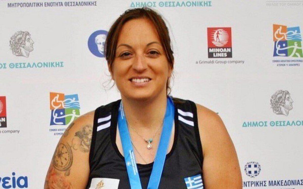 Πρωταθλήτρια κόντρα σε όλα τα εμπόδια: Η Τάνια Κεραμυδά δίνει χαμογελαστή τη μάχη με το αυτοάνοσο (βίντεο)
