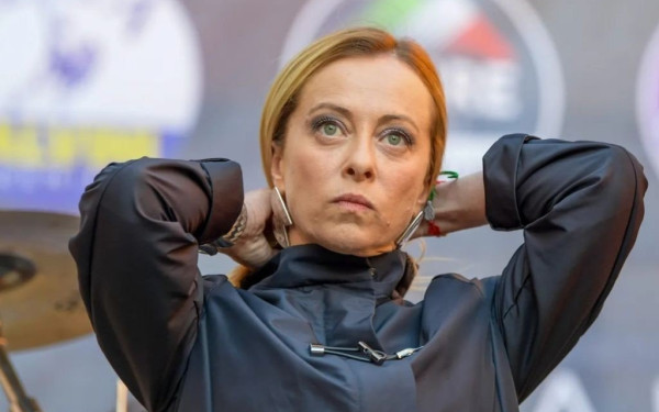 Ιταλία: H Μελόνι τα βάζει με τις... ηλεκτρονικές συναλλαγές