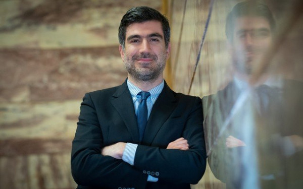 Θ. Γλαβίνας: «Η "δεξιά πολυκατοικία" συμπληρώνεται πλήρως με τον ακροδεξιό της όροφο»