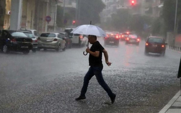 Καιρός: Μπόρες και καταιγίδες φέρνει η «ψυχρή λίμνη» - Πώς θα κινηθεί η κακοκαιρία, τι λένε οι μετεωρολόγοι (βίντεο)