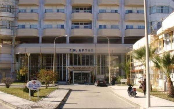 Νεκρό βρέφος στην Άρτα: Σοκαρισμένη η μητέρα πήγε να πέσει από το μπαλκόνι (βίντεο)