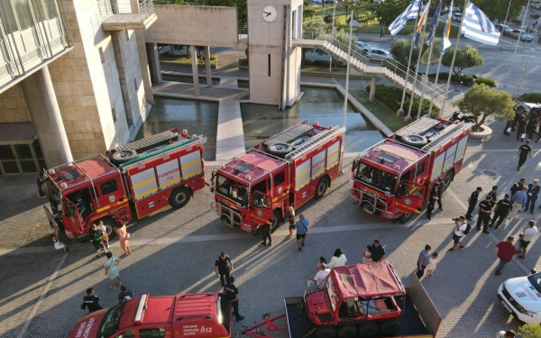 Γέμισε... Ρουμάνους πυροσβέστες το δημαρχείο της Θεσσαλονίκης (φωτ.)