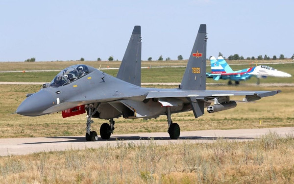 Ένταση πάνω από τη Βαλτική: Ρωσικά Su-27 αναχαίτισαν αμερικανικά βομβαρδιστικά