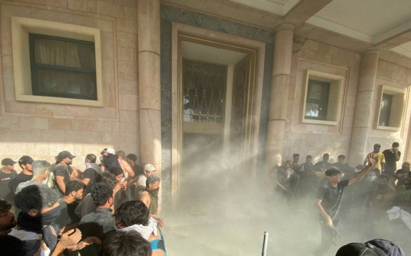 Ιράκ: Χάος στη Βαγδάτη από μια απόφαση του σιίτη ιερωμένου Μοκτάντα αλ Σαντρ 