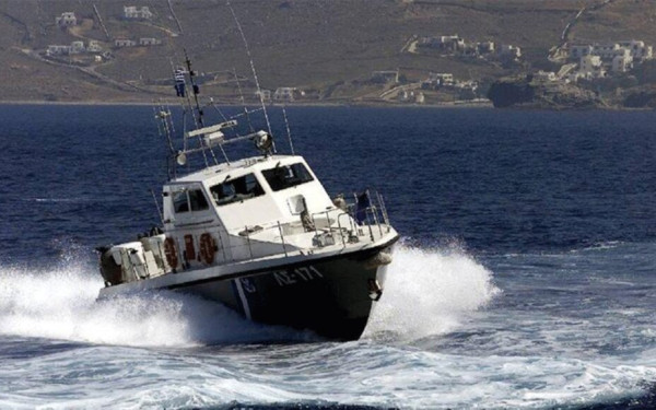 Προσάραξη και εισροή υδάτων σε θαλαμηγό στον Πόρο – Σώοι οι δύο επιβαίνοντες