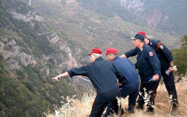 Έπεσε αυτοκίνητο σε χαντάκι στην Κρήτη - Απεγκλωβίστηκε ο οδηγός