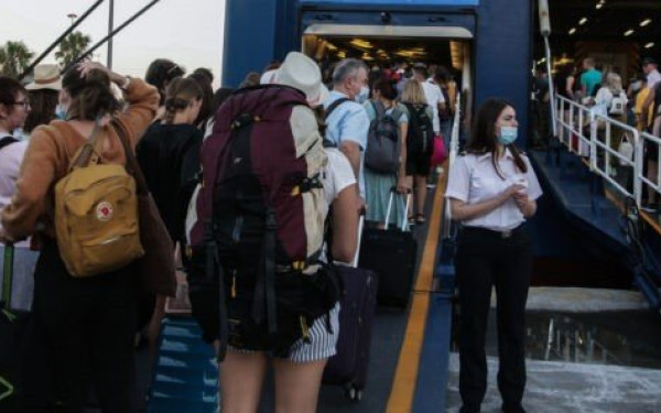Χωρίς ιδιαίτερα προβλήματα η έξοδος των εκδρομέων από τα λιμάνια της Αττικής